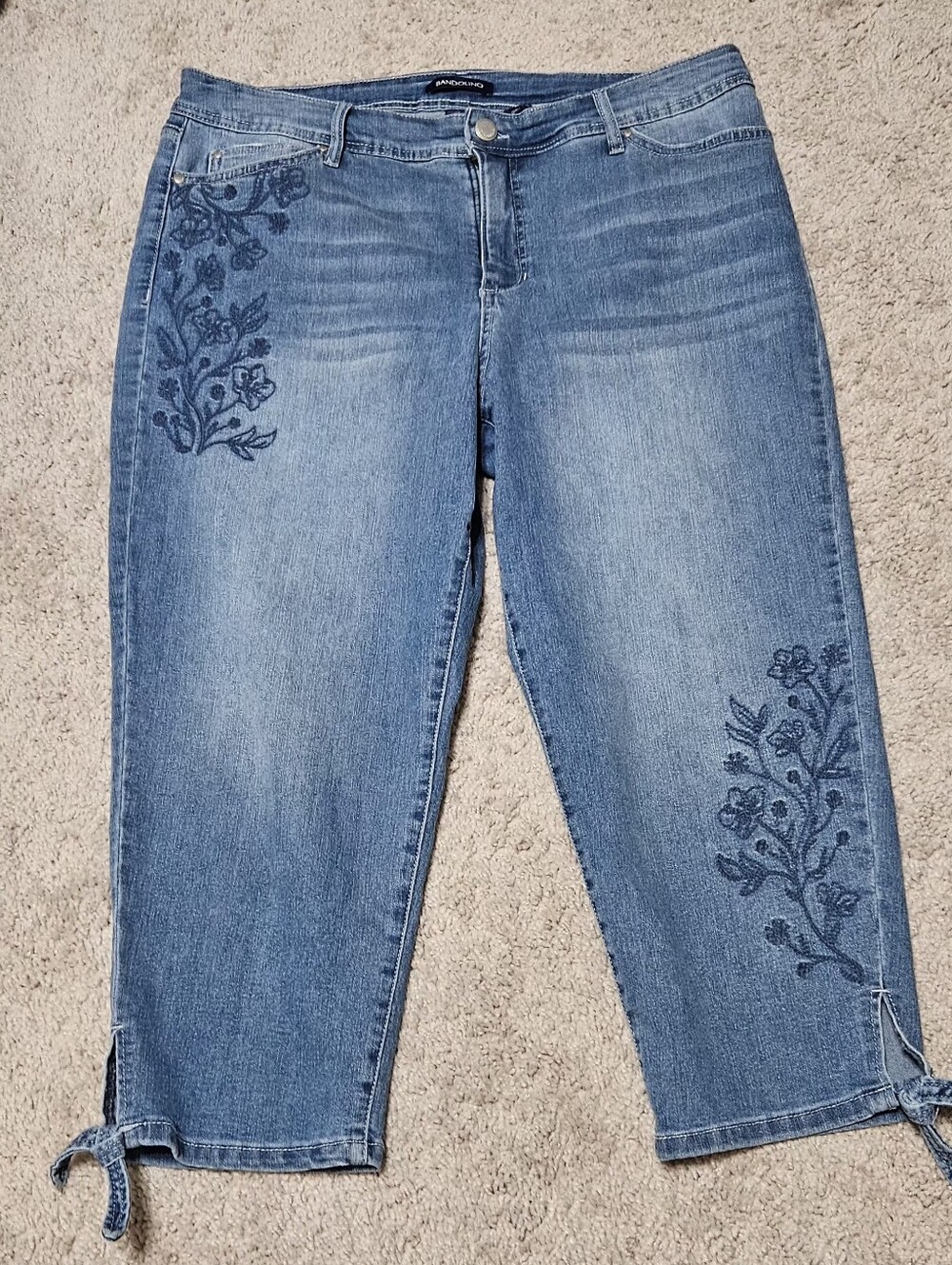 Bandolino Blue Embroidered Cropped Jeans 16